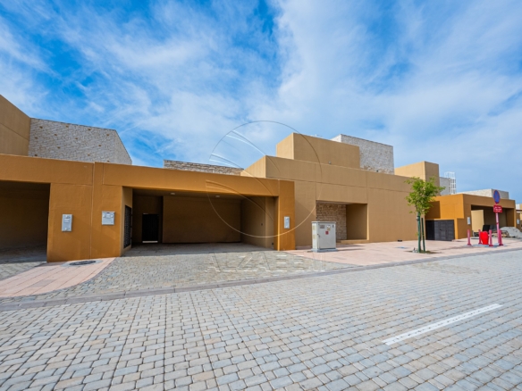 Single Row Villa | Huge Plot | Ready for Occupancy