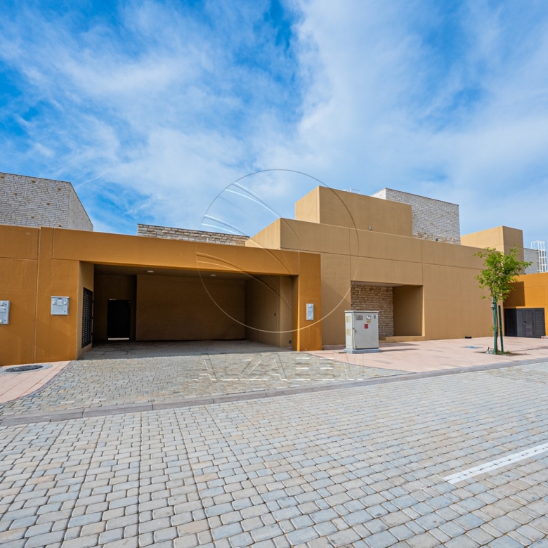 Single Row Villa | Huge Plot | Ready for Occupancy