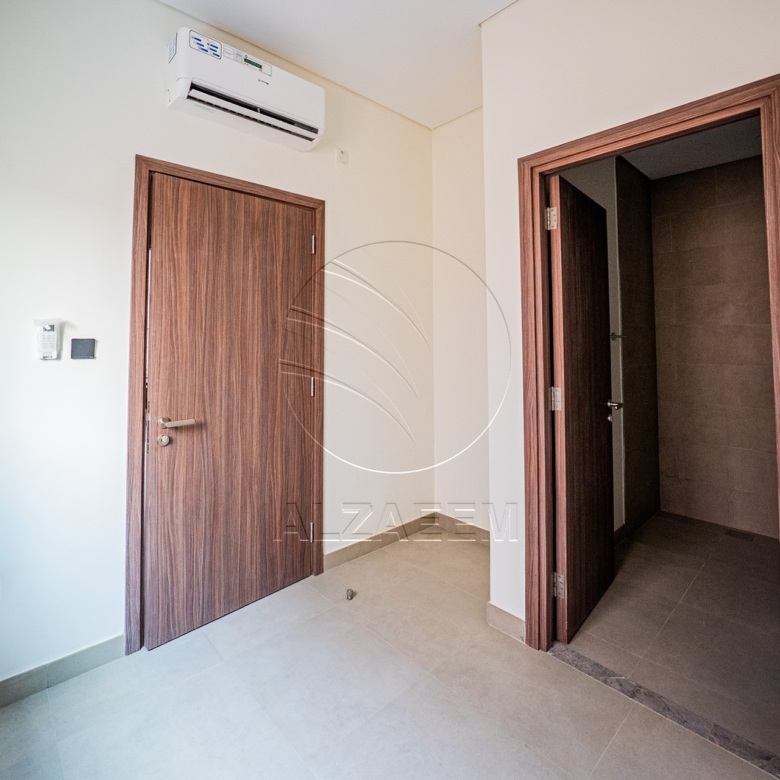 Single Row Villa | Huge Plot | Ready for Occupancy