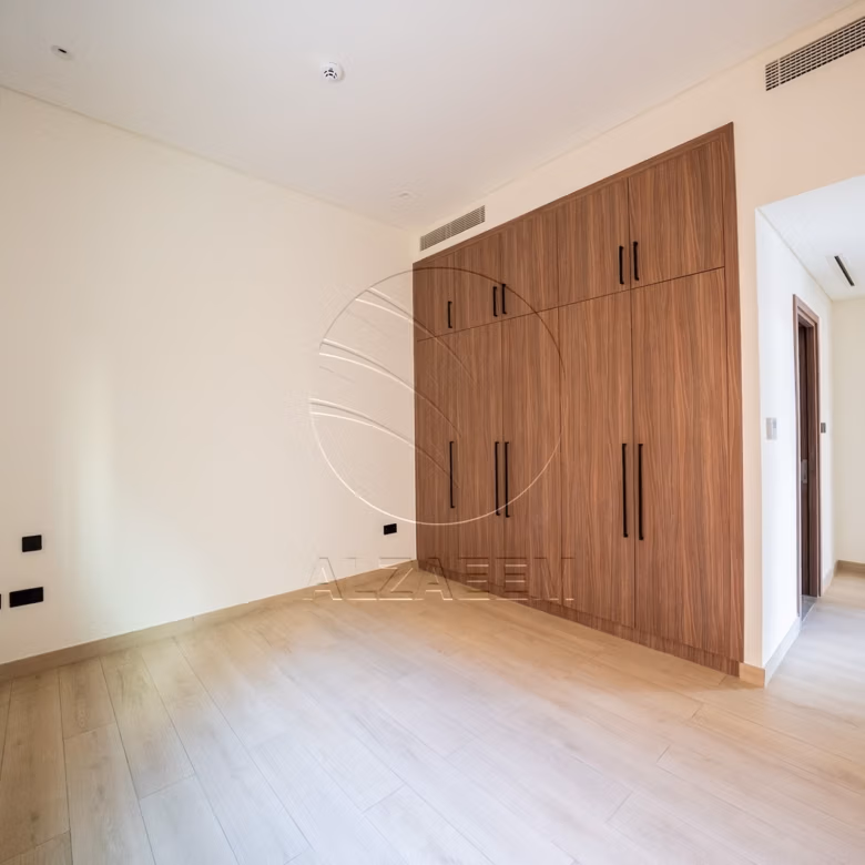 Single Row Villa | Huge Plot | Ready for Occupancy