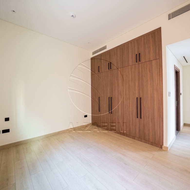 Single Row Villa | Huge Plot | Ready for Occupancy
