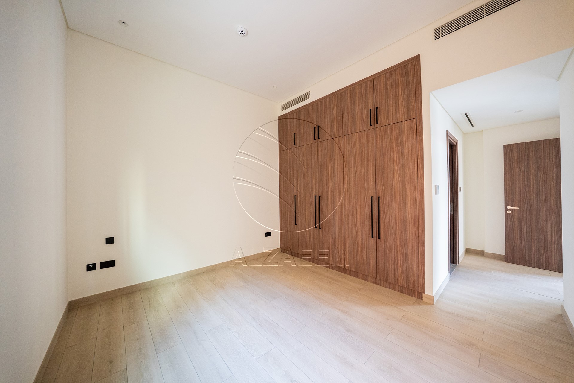 Single Row Villa | Huge Plot | Ready for Occupancy