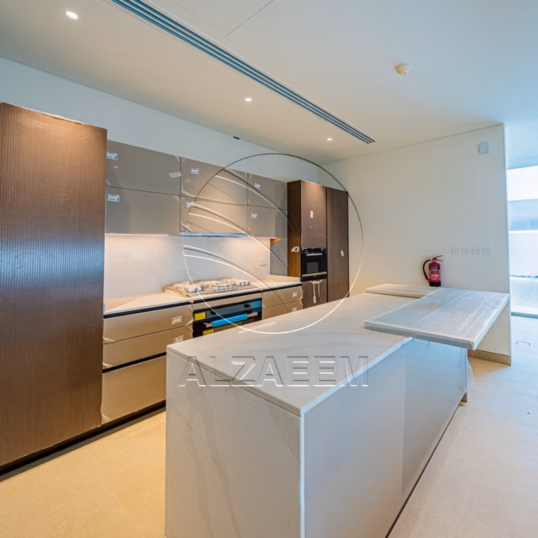 √VACANT Exclusive V-5 SELECT | Partial Sea View√