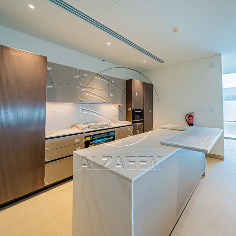 VACANT Exclusive V-5 SELECT | Partial Sea View