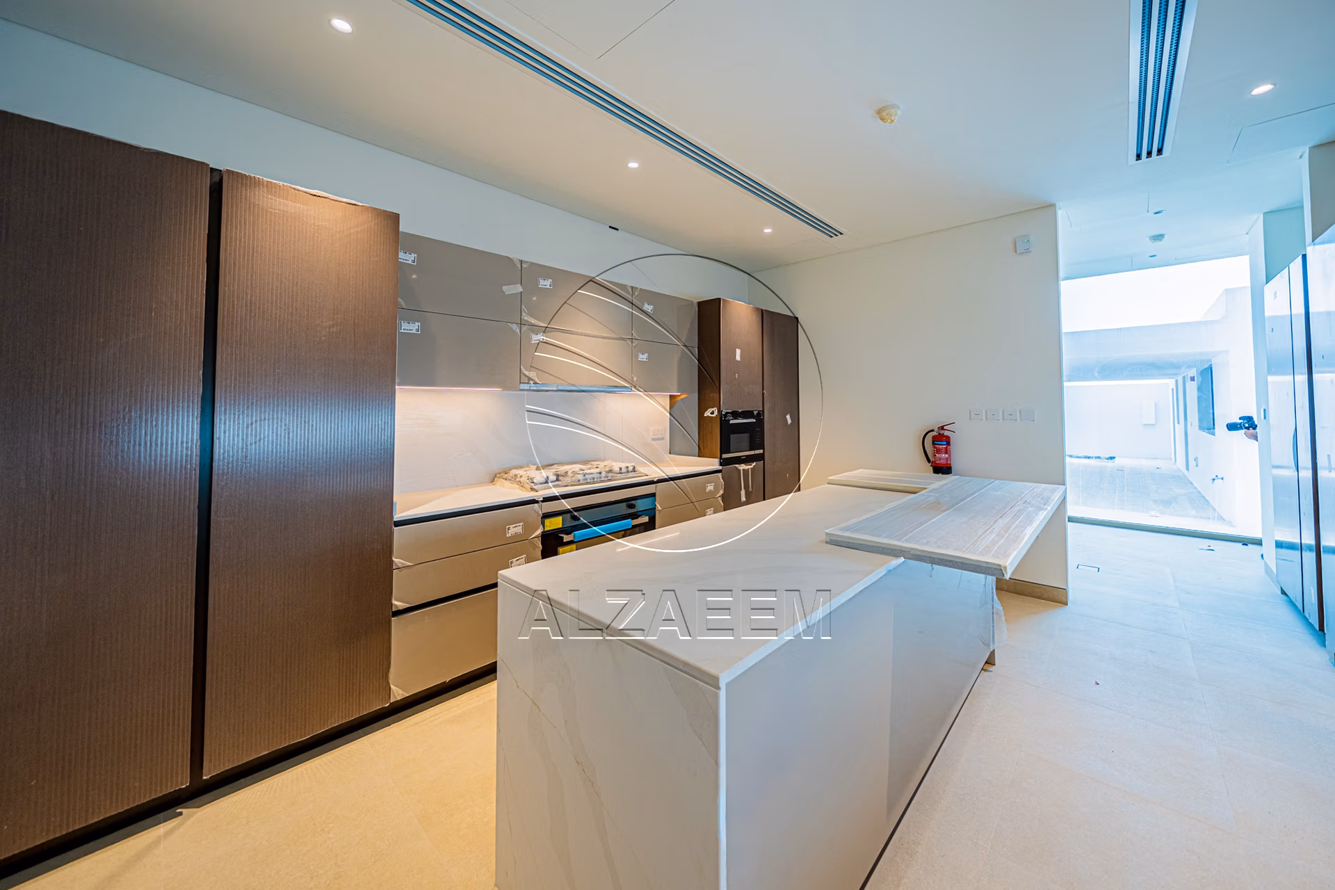 √VACANT Exclusive V-5 SELECT | Partial Sea View√