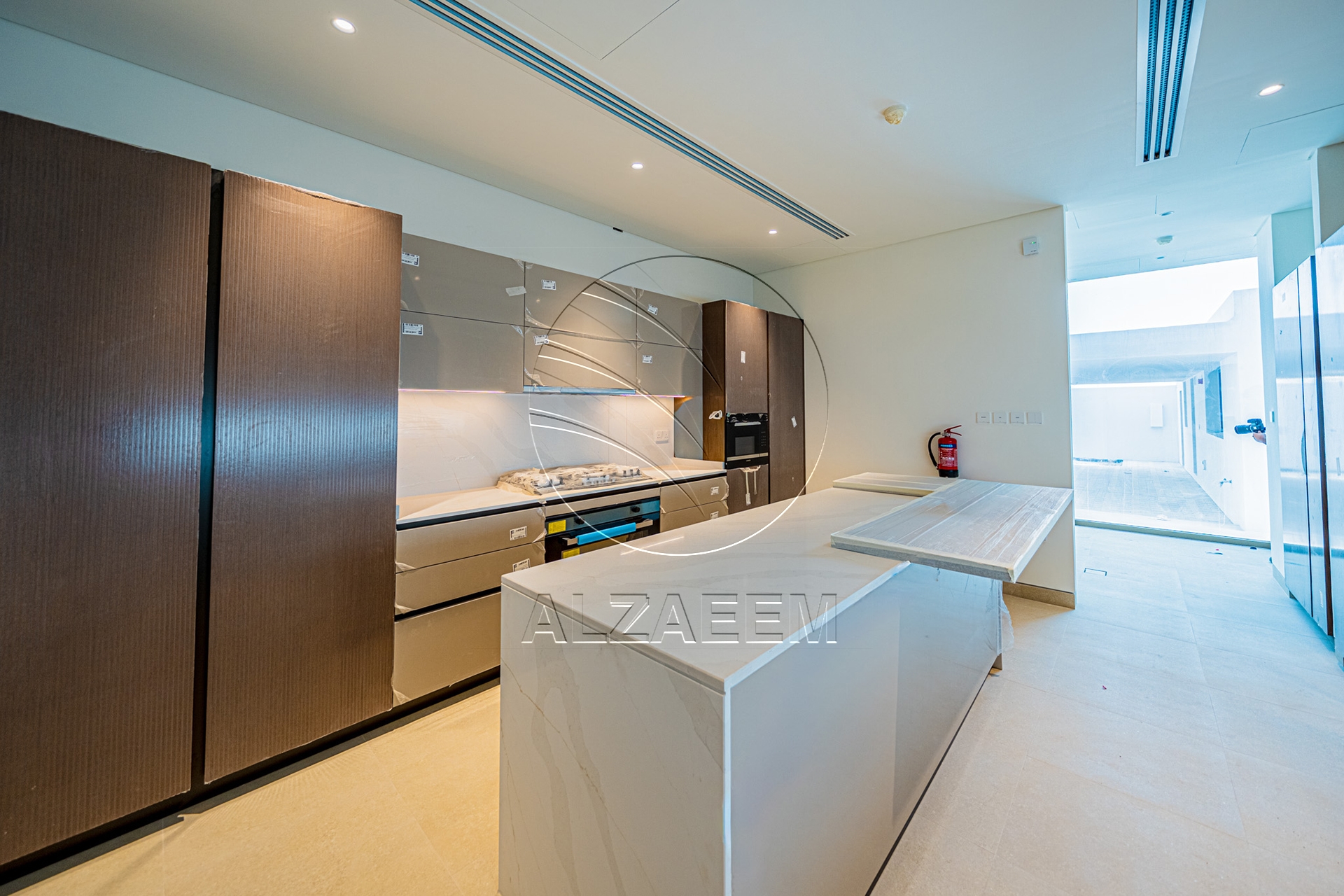 VACANT Exclusive V-5 SELECT | Partial Sea View
