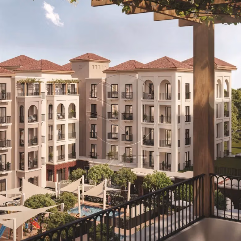 Price Dropped | Overlooking Courtyard | Big Layout