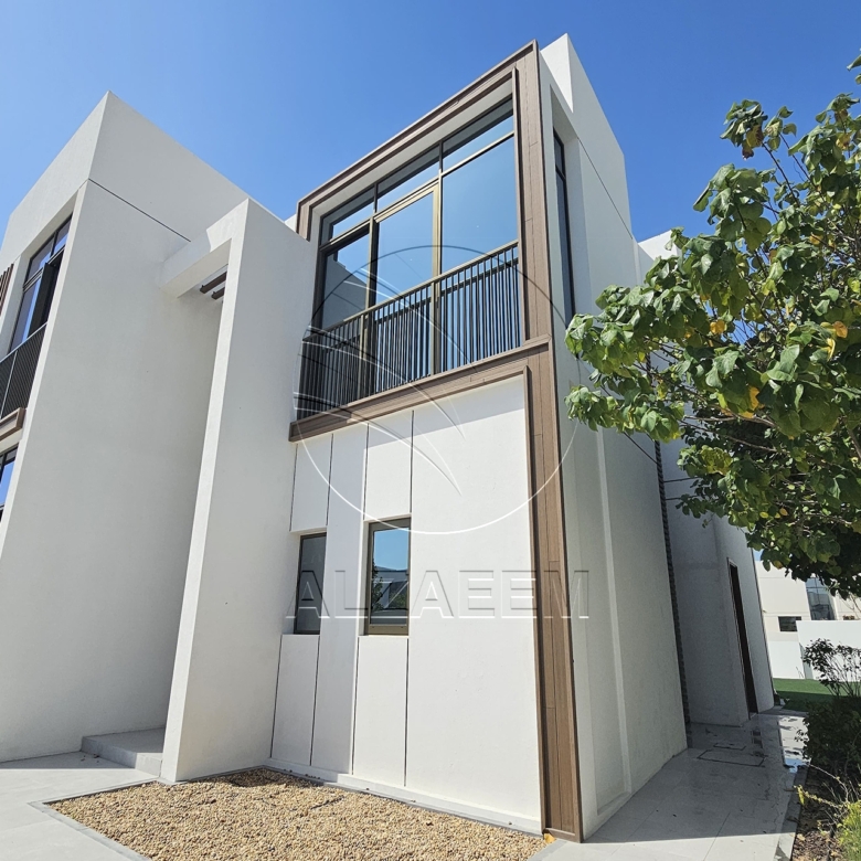 Stunning Location | 4BR+M+D | Vacant Soon!