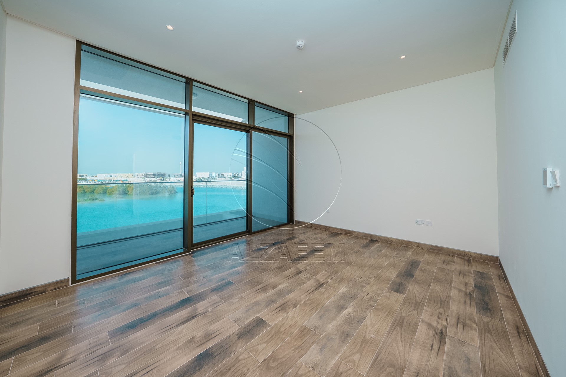 √Seafront VIP Villa | Single Row Corner Big Plot√