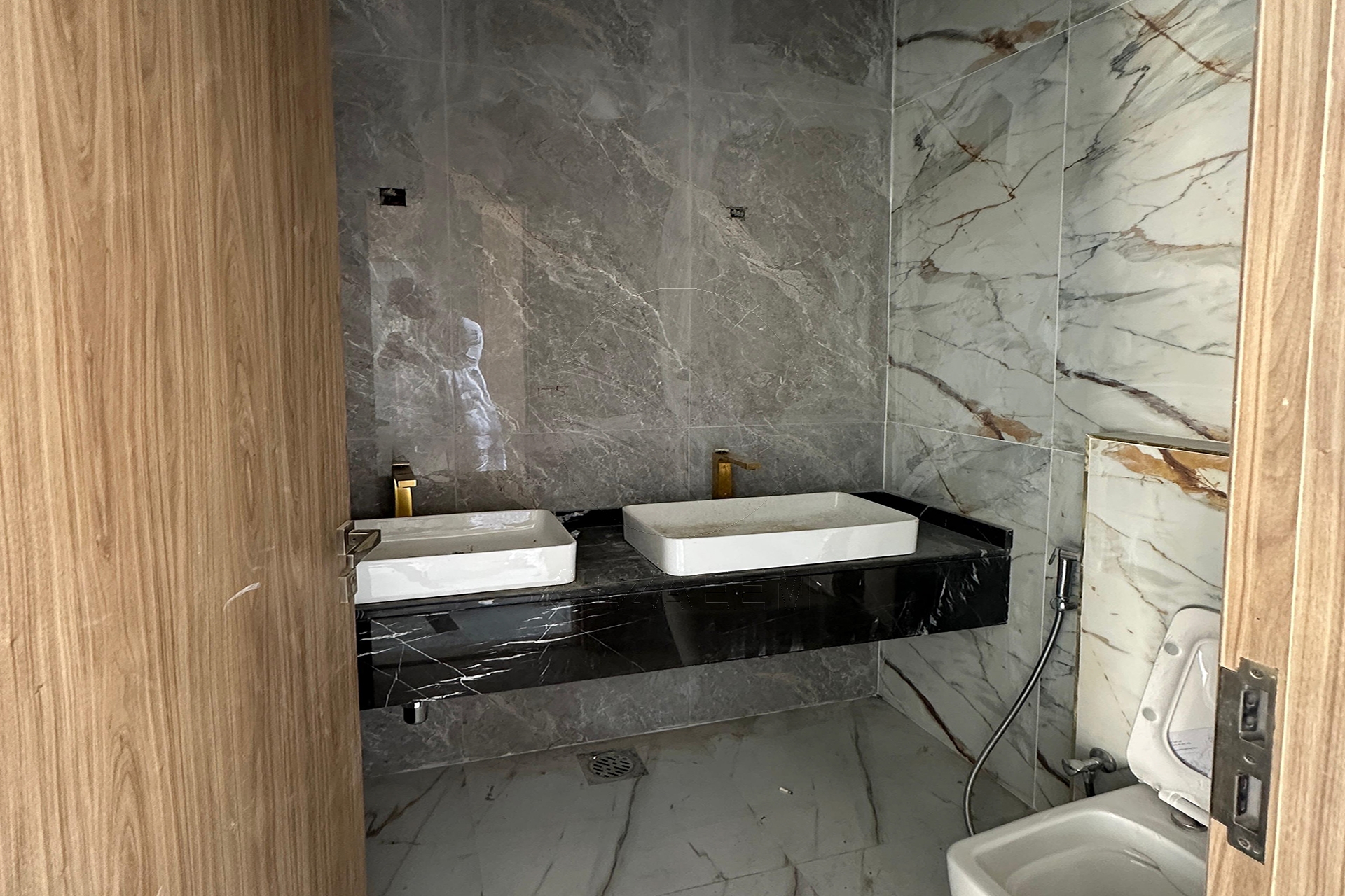 √ Single Row | Biggest Plot | 5BR+Lift+Pool √