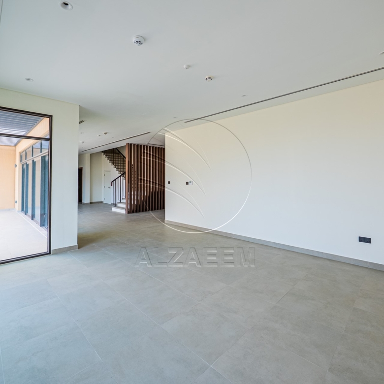 Single Row Villa | Huge Plot | Ready for Occupancy