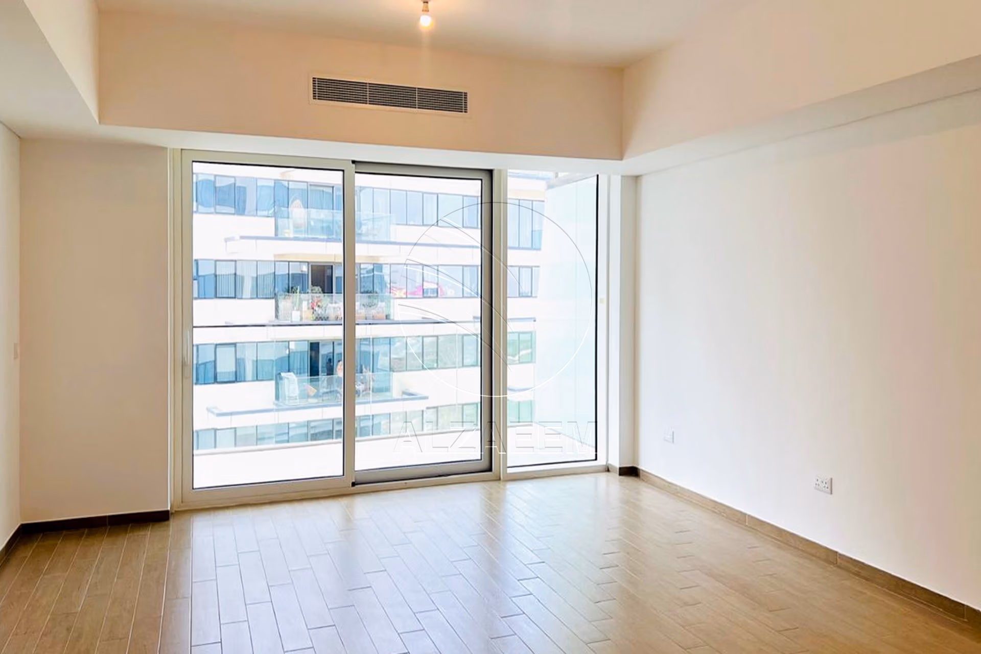 VACANT | High Floor | Partial Sea and Golf view