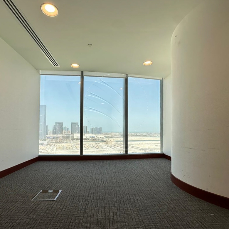 High Level Fitted Office Facing the Canal