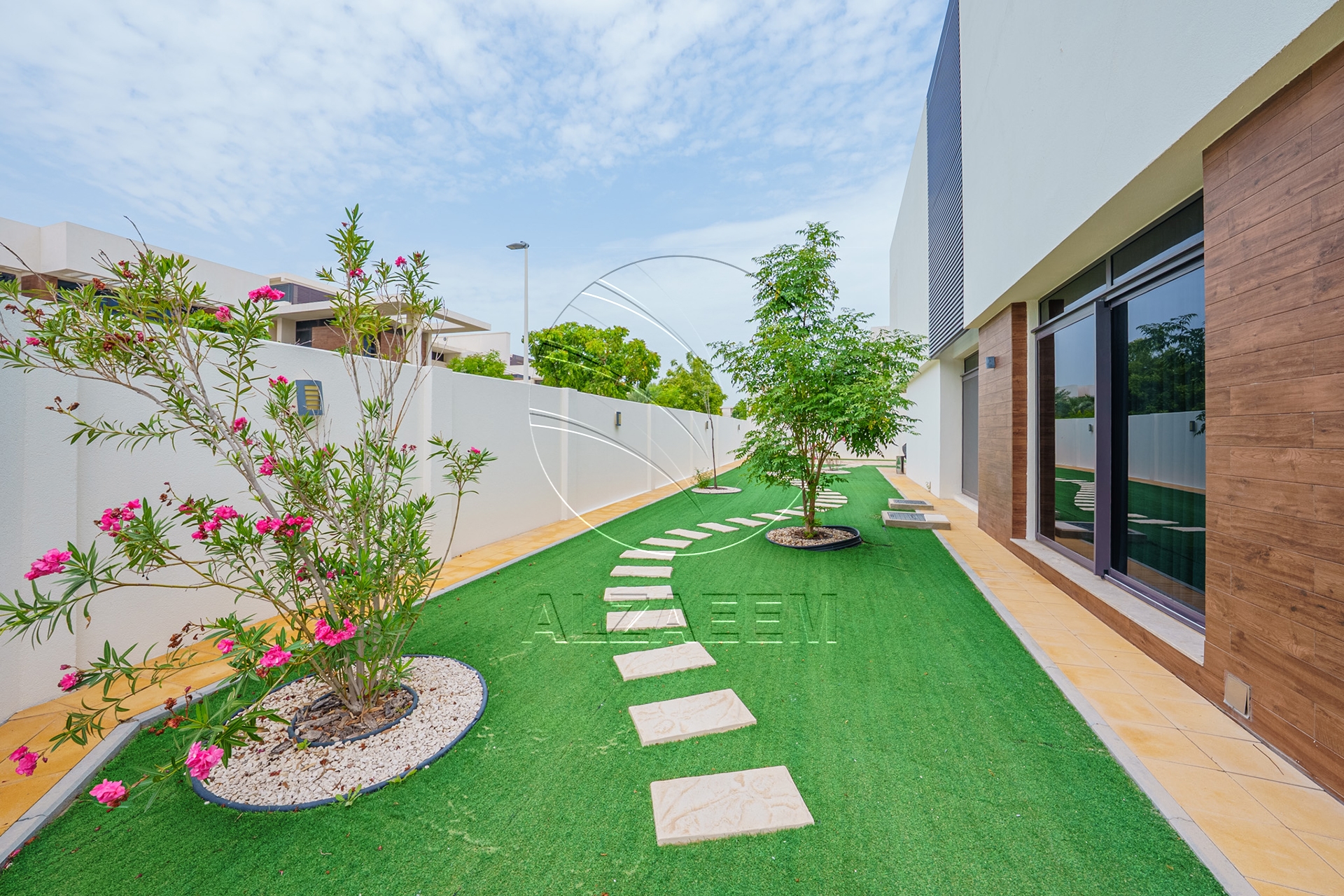 √Landscaped Garden | Furnished | T3-C1 | Corner√
