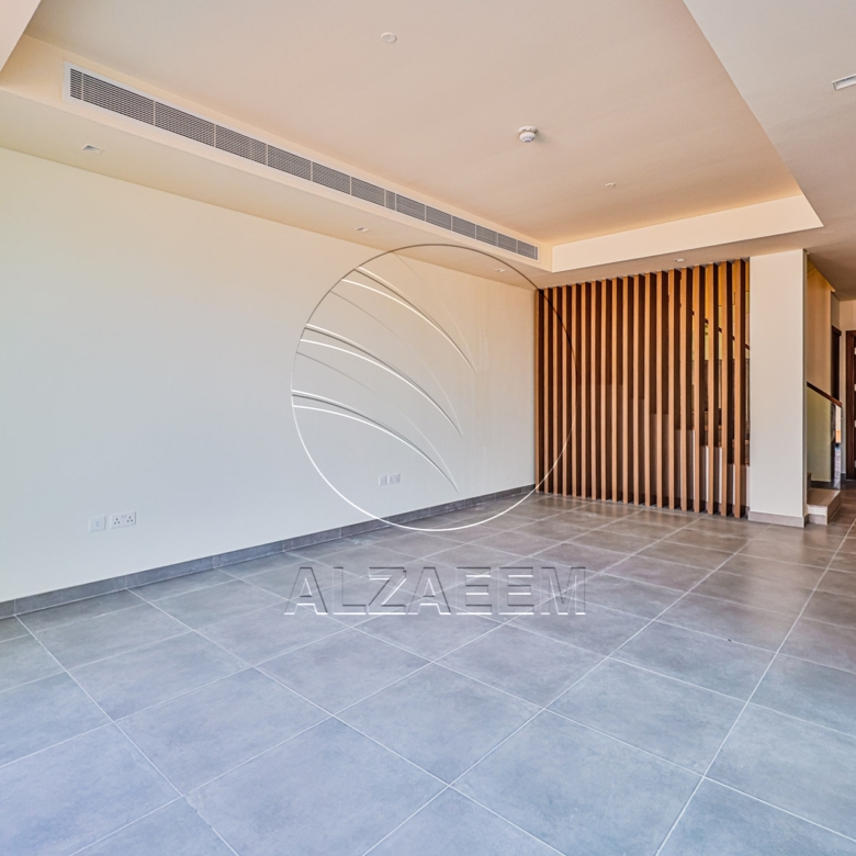 HOT! Single Row – Mid Unit | VACANT