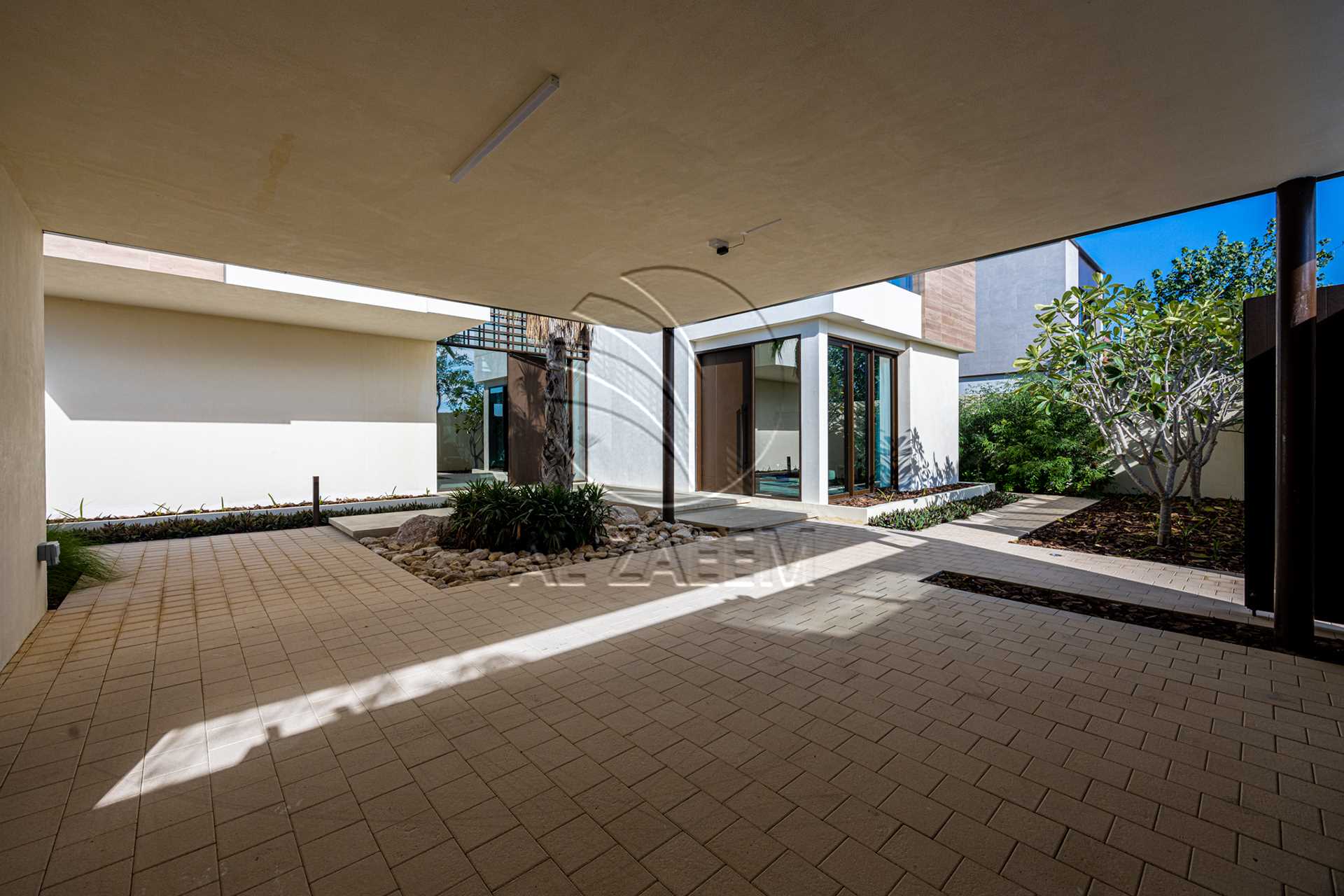 Price Reduced! Prime Location | HIGH Ceiling