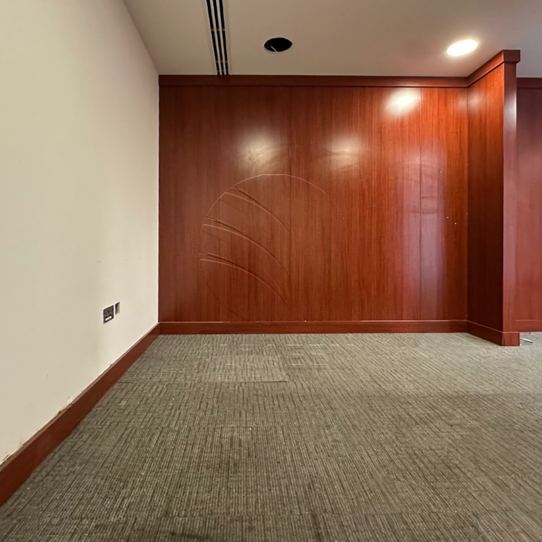 High Level Fitted Office Facing the Canal