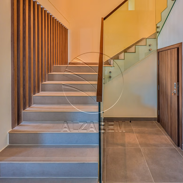 √ HOT! Single Row – Mid Unit | VACANT √