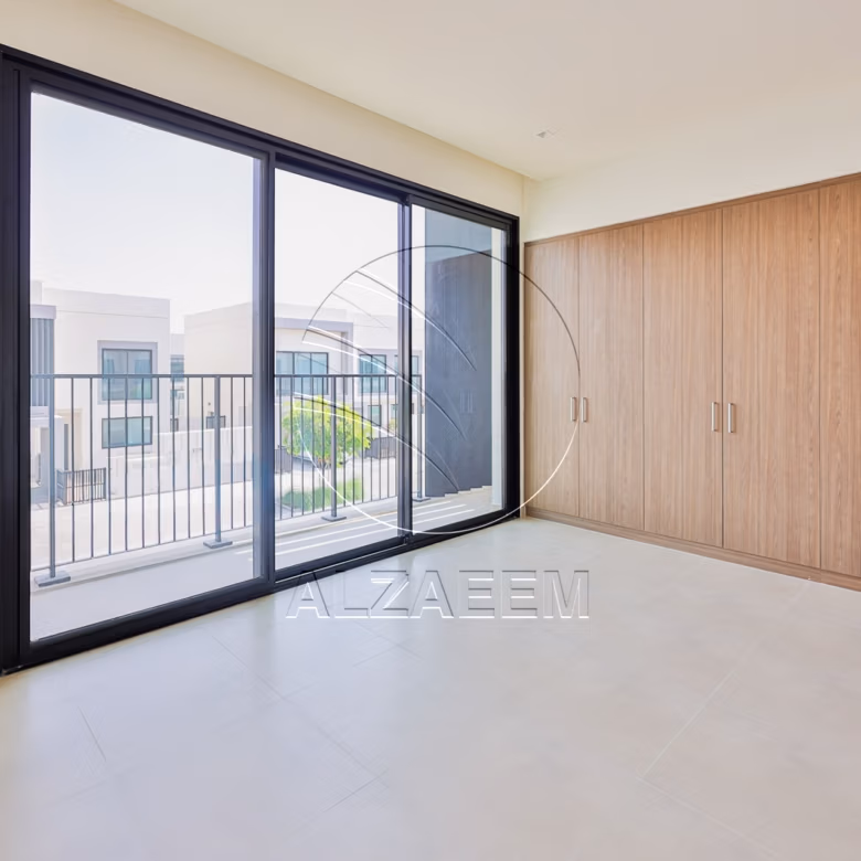 √Corner Single Row! Biggest 2BR Plot in Yas Acres√
