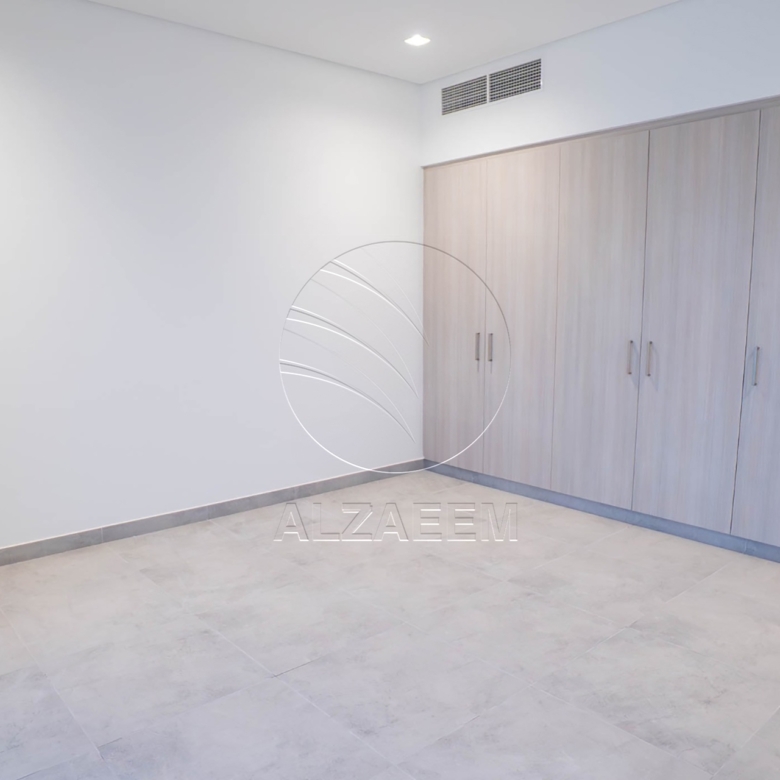 High Quality Upgraded Villa | Single Row | VACANT