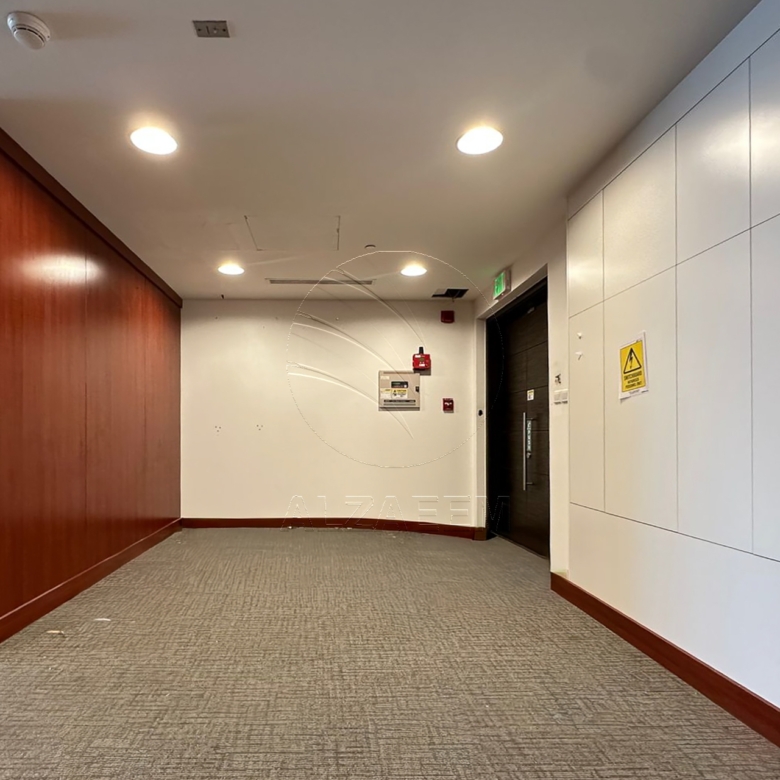 High Level Fitted Office Facing the Canal