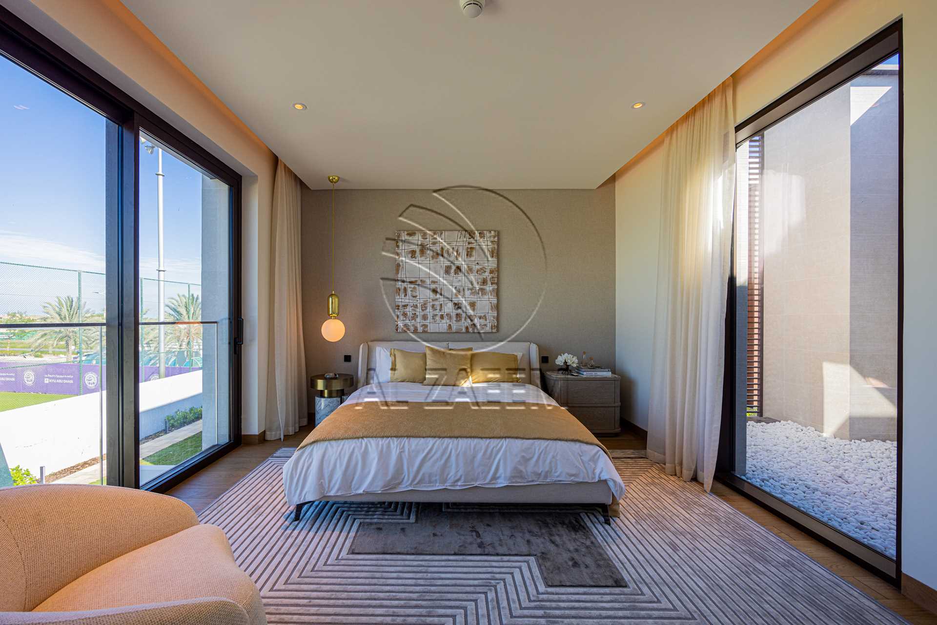 √Luxury Living | High Ceiling | Single Row Corner√