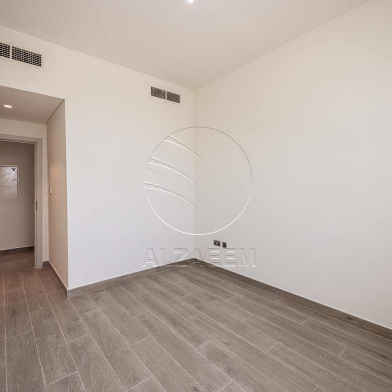 VACANT 3BR TH | Prime Location | FURNISHED!