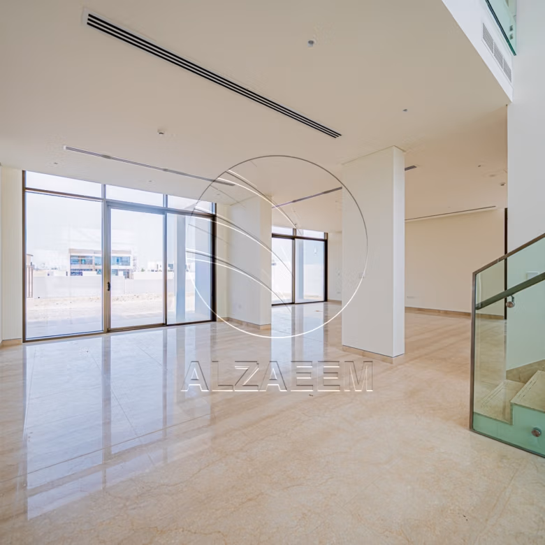 √VACANT Exclusive V-5 SELECT | Partial Sea View√