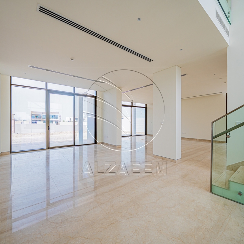 VACANT Exclusive V-5 SELECT | Partial Sea View