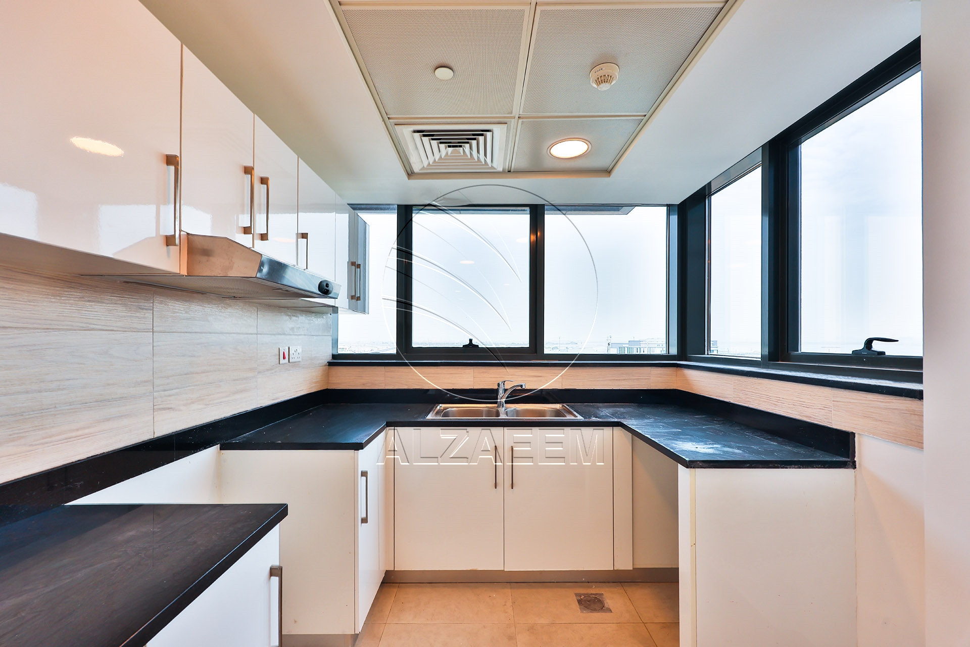HOT DEAL! Corner Unit – Partial Sea View | Parking