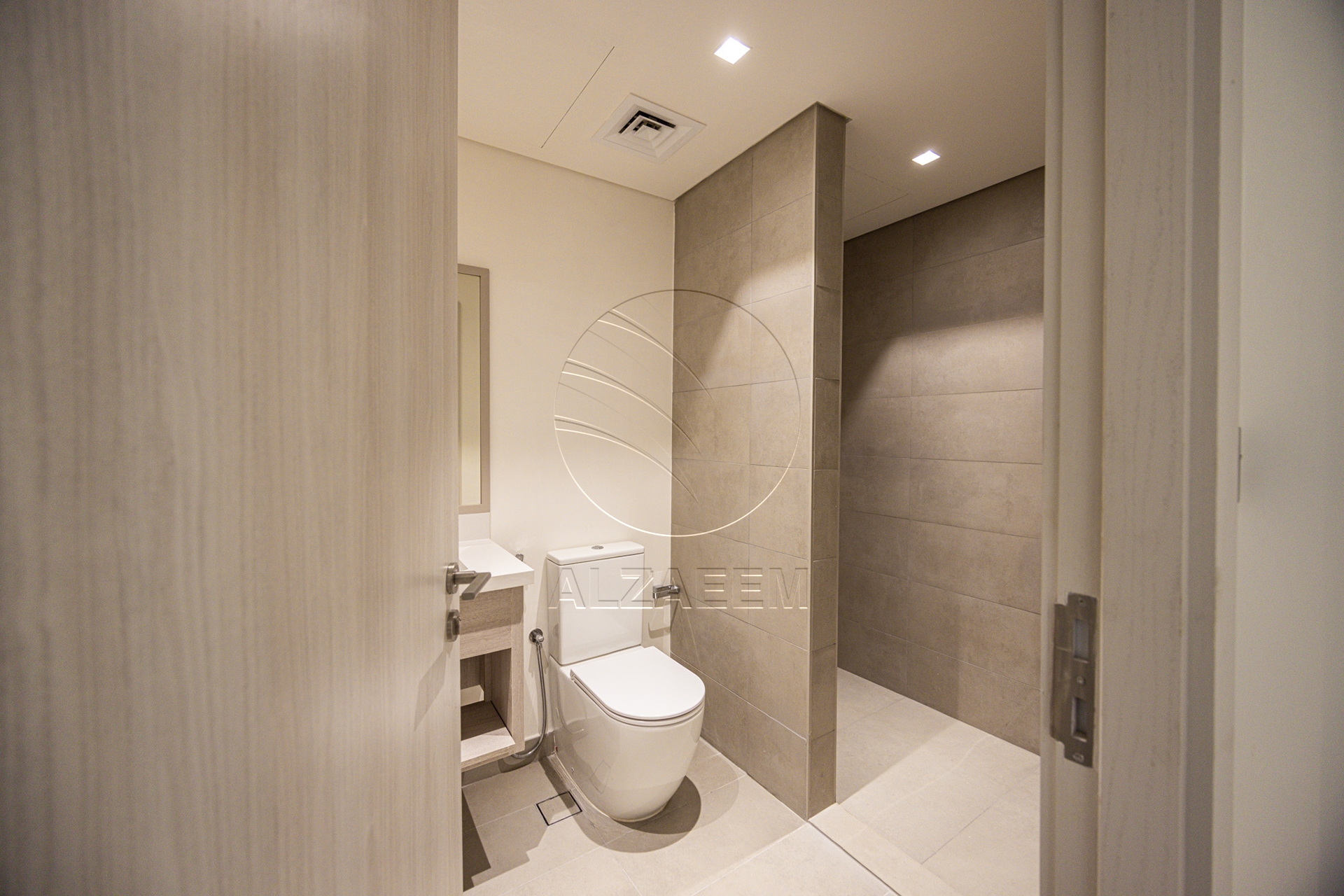 VACANT 3BR TH | Prime Location | FURNISHED!