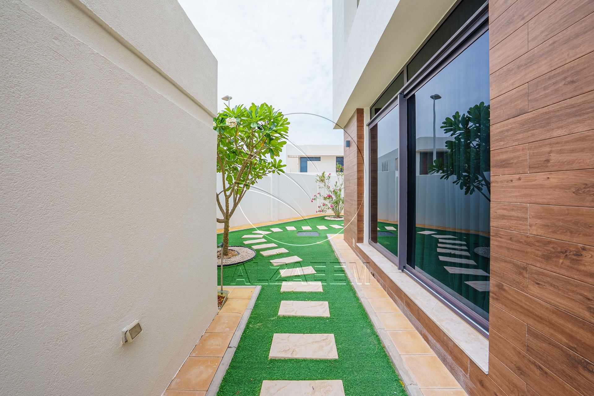 √Landscaped Garden | Furnished | T3-C1 | Corner√