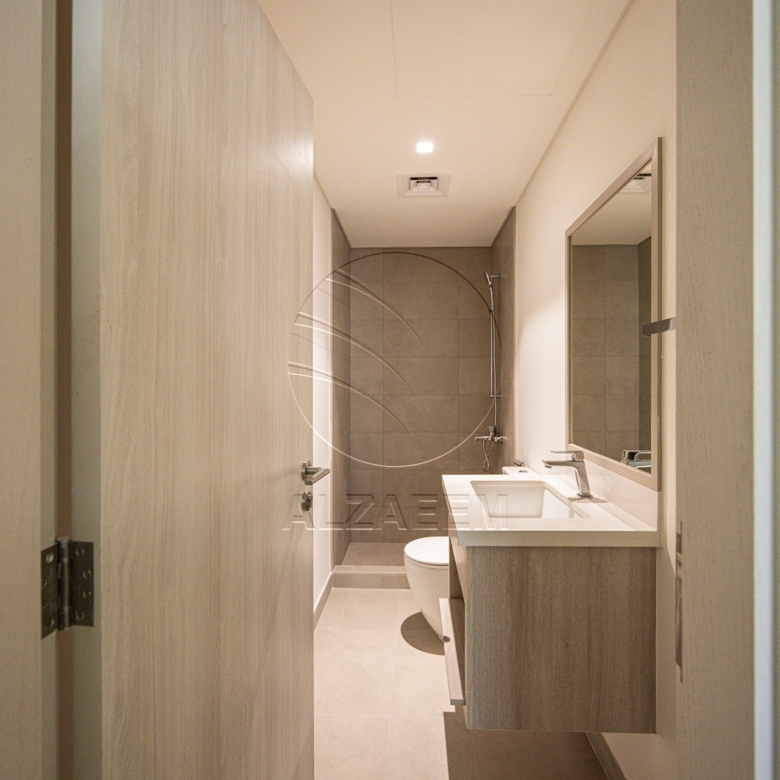 VACANT 3BR TH | Prime Location | FURNISHED!