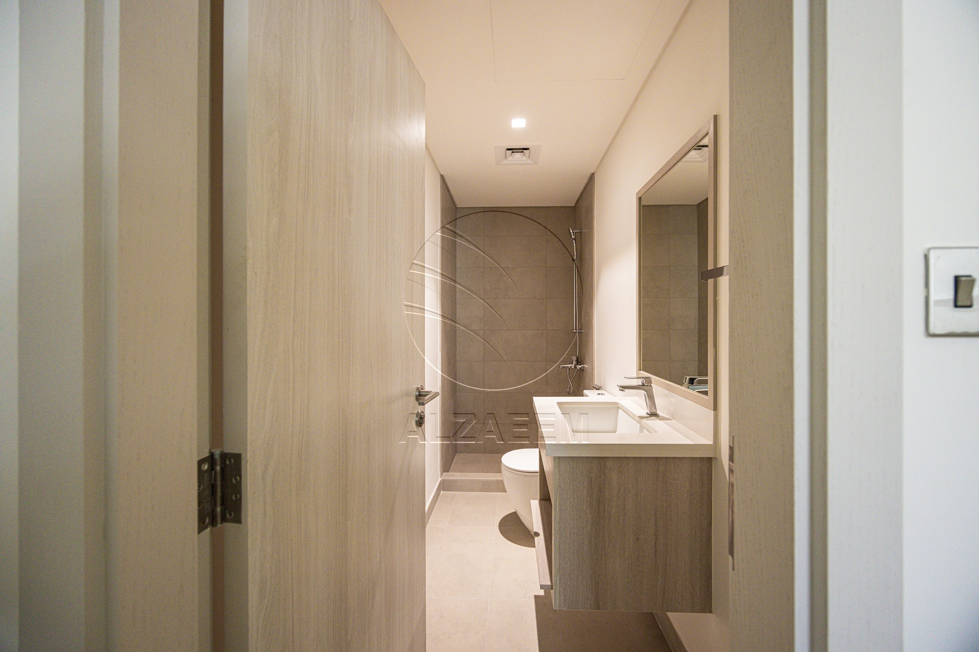 VACANT 3BR TH | Prime Location | FURNISHED!