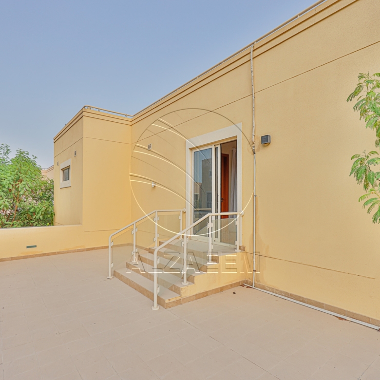 √ Private Pool | Type A | Tenanted | CORNER √