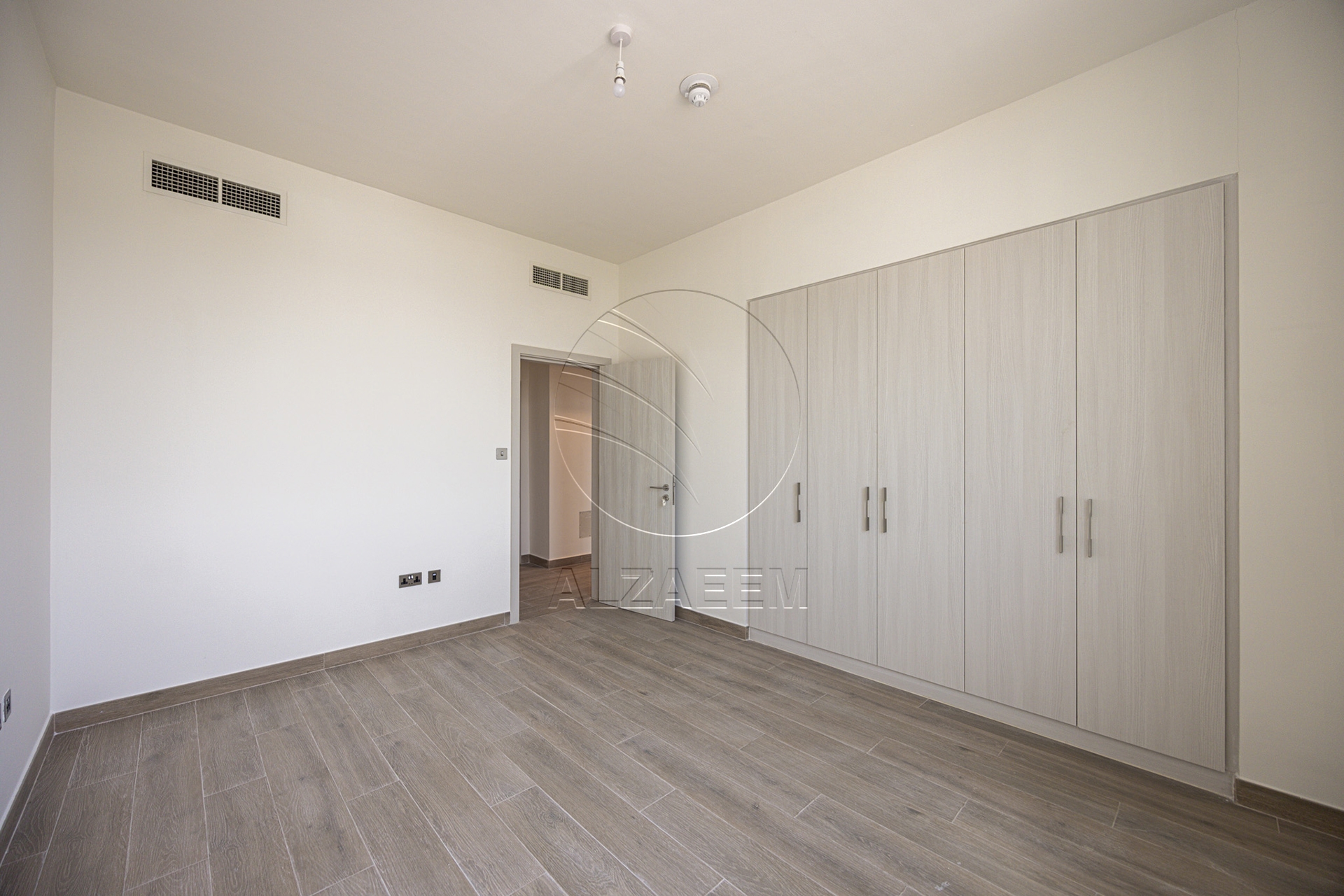 VACANT 3BR TH | Prime Location | FURNISHED!