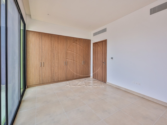 Single Row Corner | Big Plot | VACANT NOW