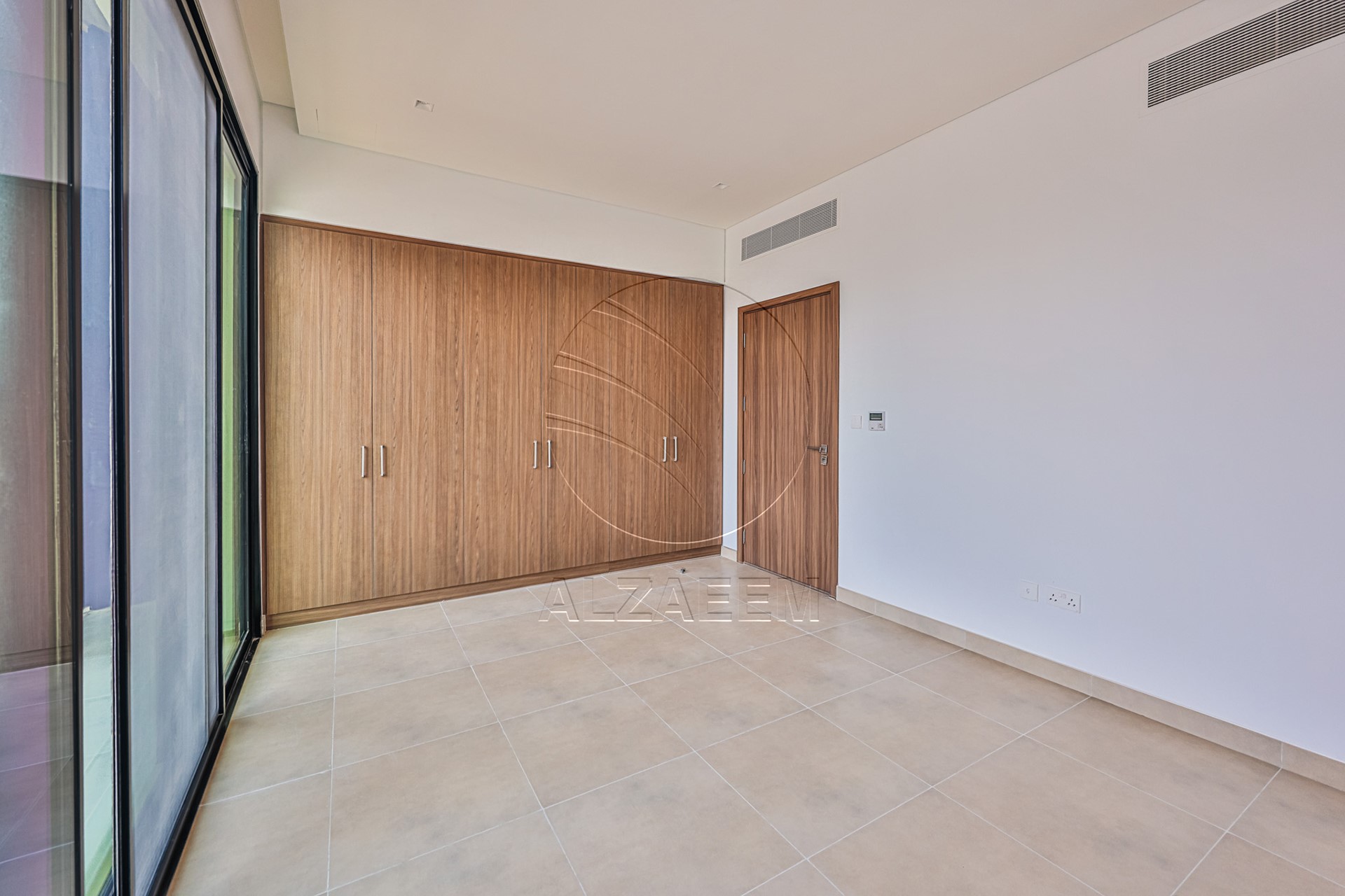 Single Row Corner | Big Plot | VACANT NOW
