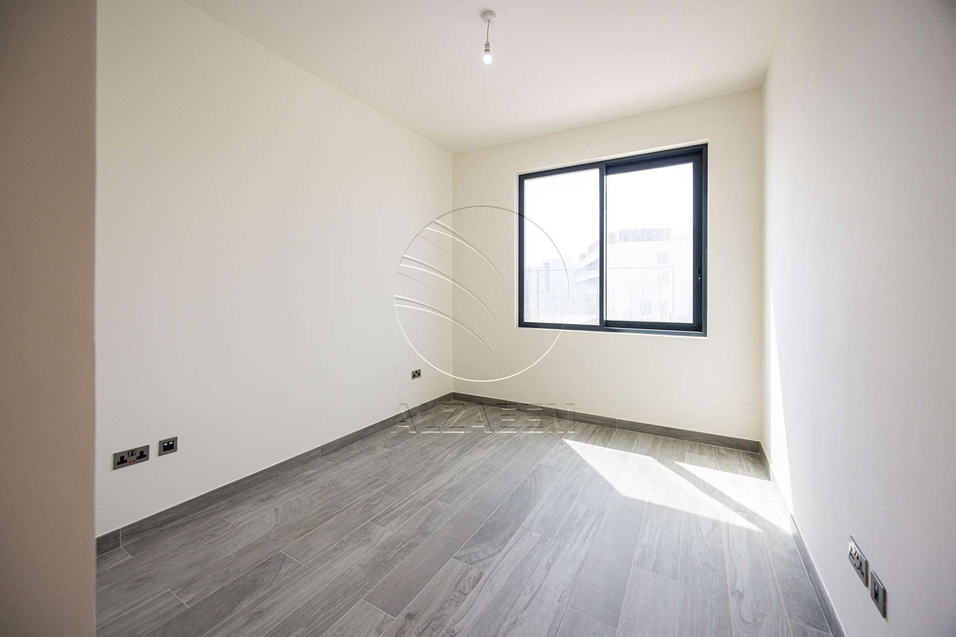 Exclusive+Hot! Single Row TH Near Community Center