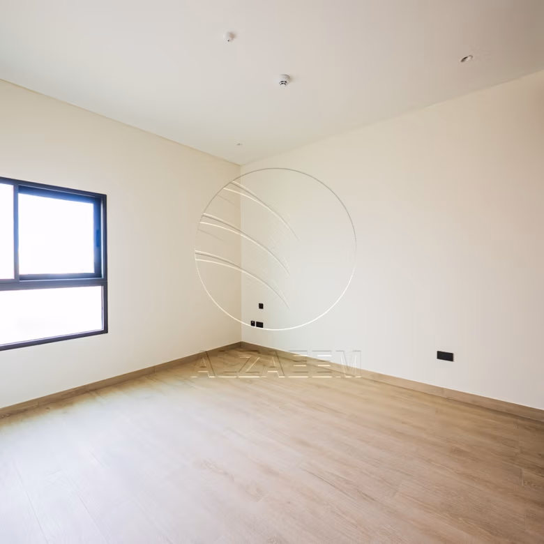 Single Row Villa | Huge Plot | Ready for Occupancy