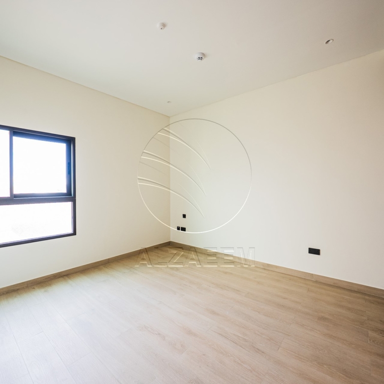 Single Row Villa | Huge Plot | Ready for Occupancy