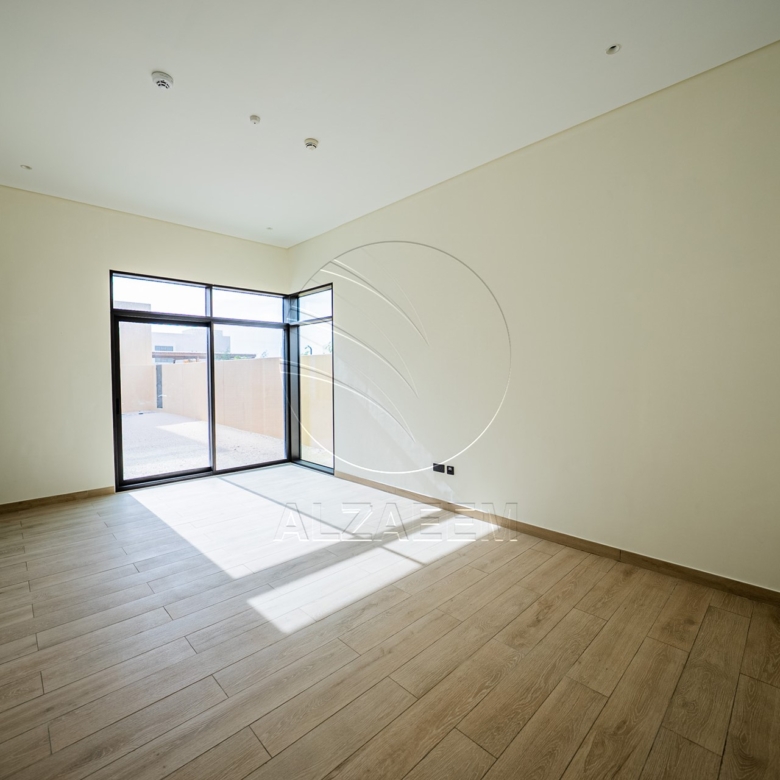 Single Row Villa | Huge Plot | Ready for Occupancy
