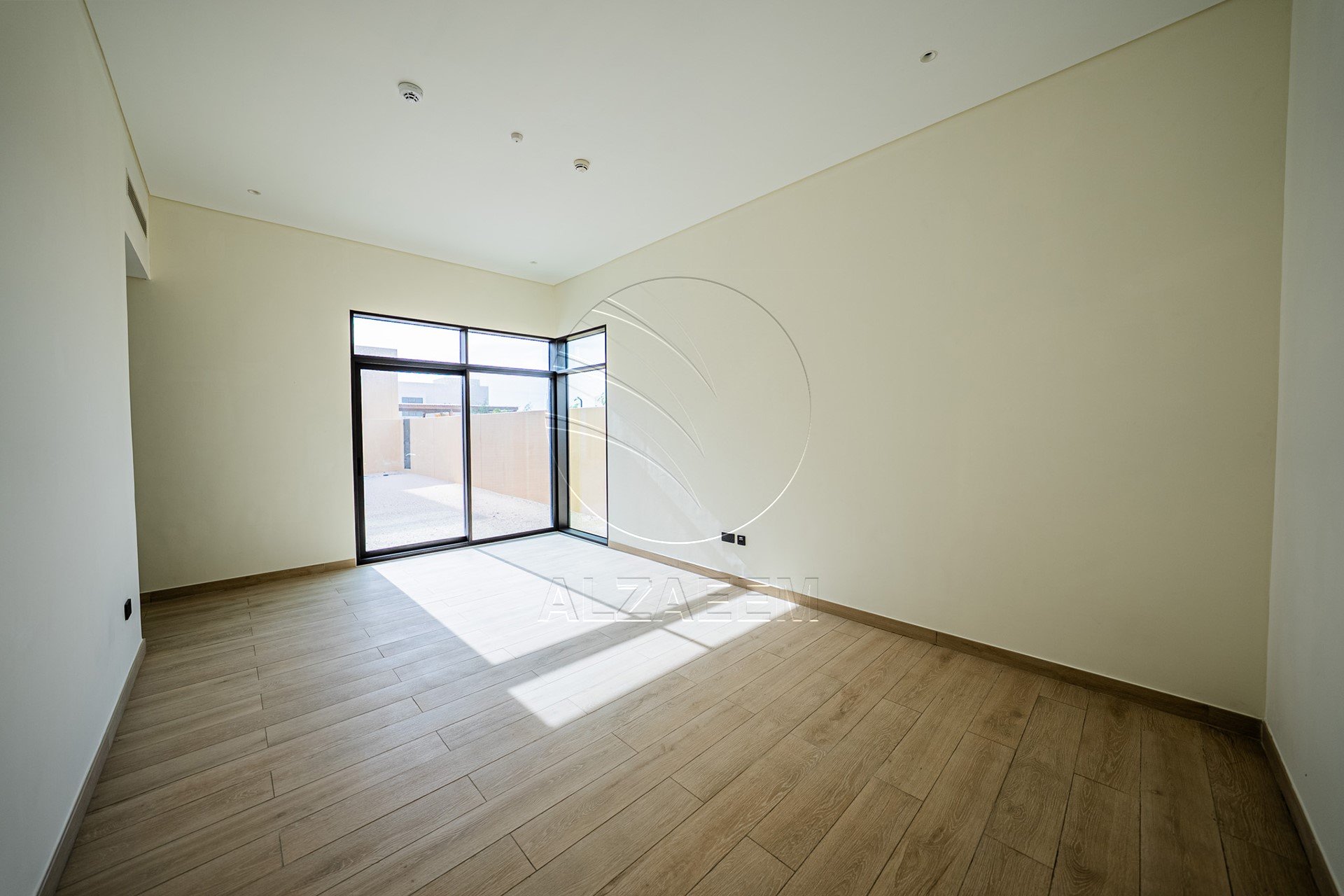 Single Row Villa | Huge Plot | Ready for Occupancy