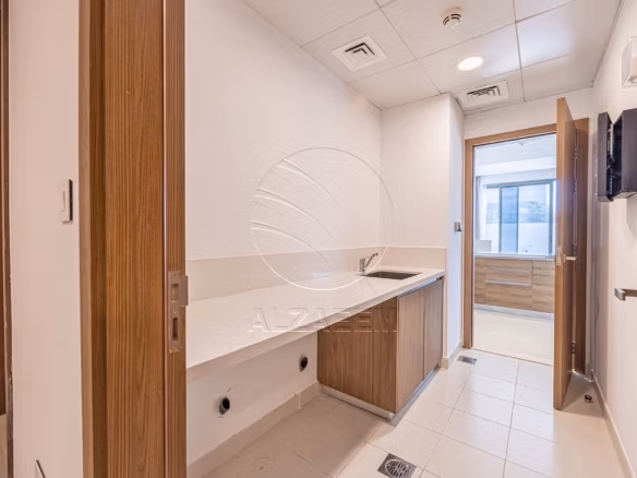 √Huge Corner Unit | VACANT | Steps from the Park√