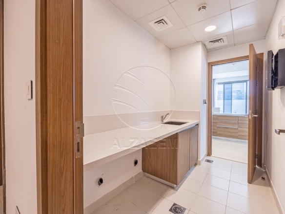 √Huge Corner Unit | VACANT | Steps from the Park√
