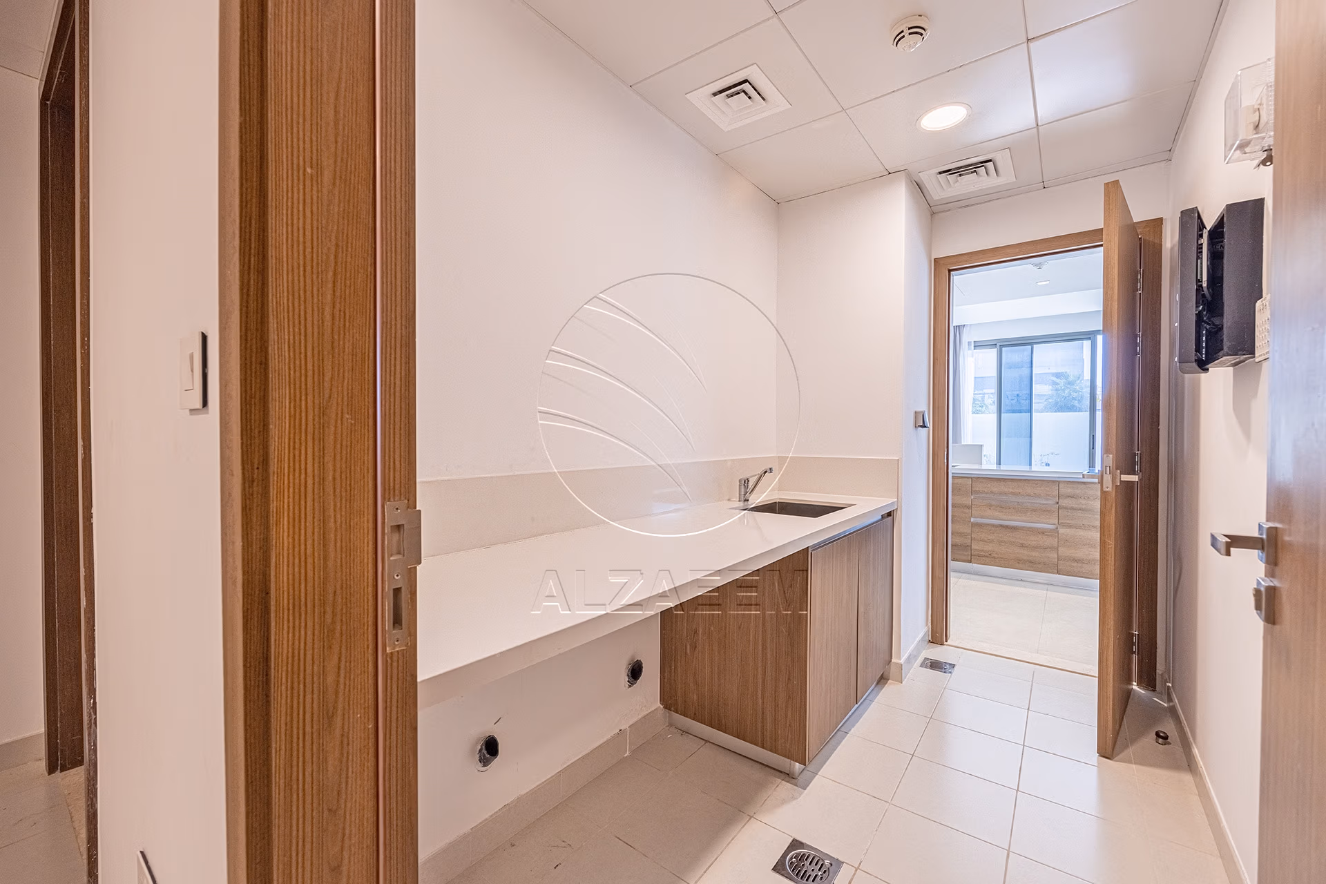 √Huge Corner Unit | VACANT | Steps from the Park√