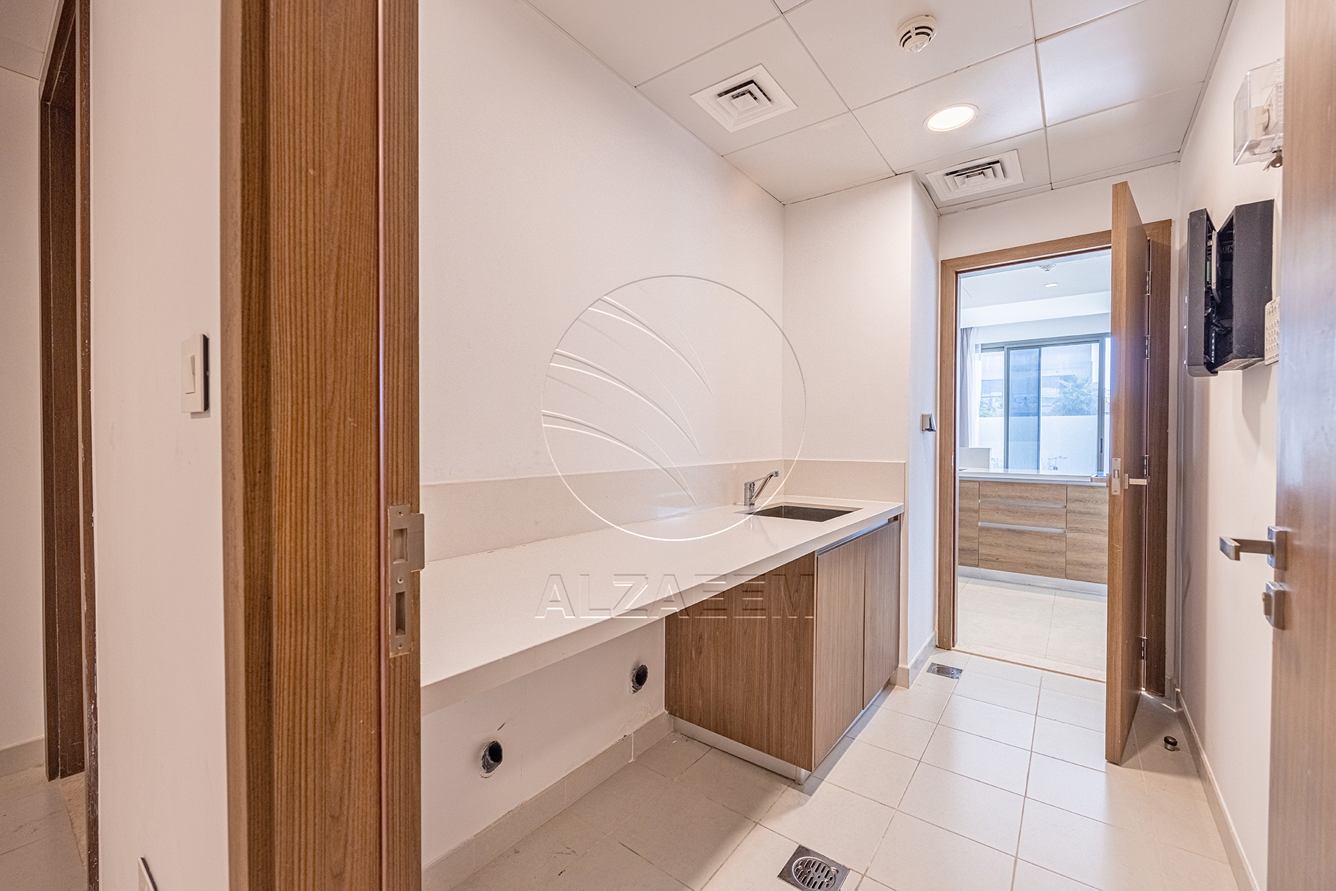 Huge Corner Unit | VACANT | Steps from the Park