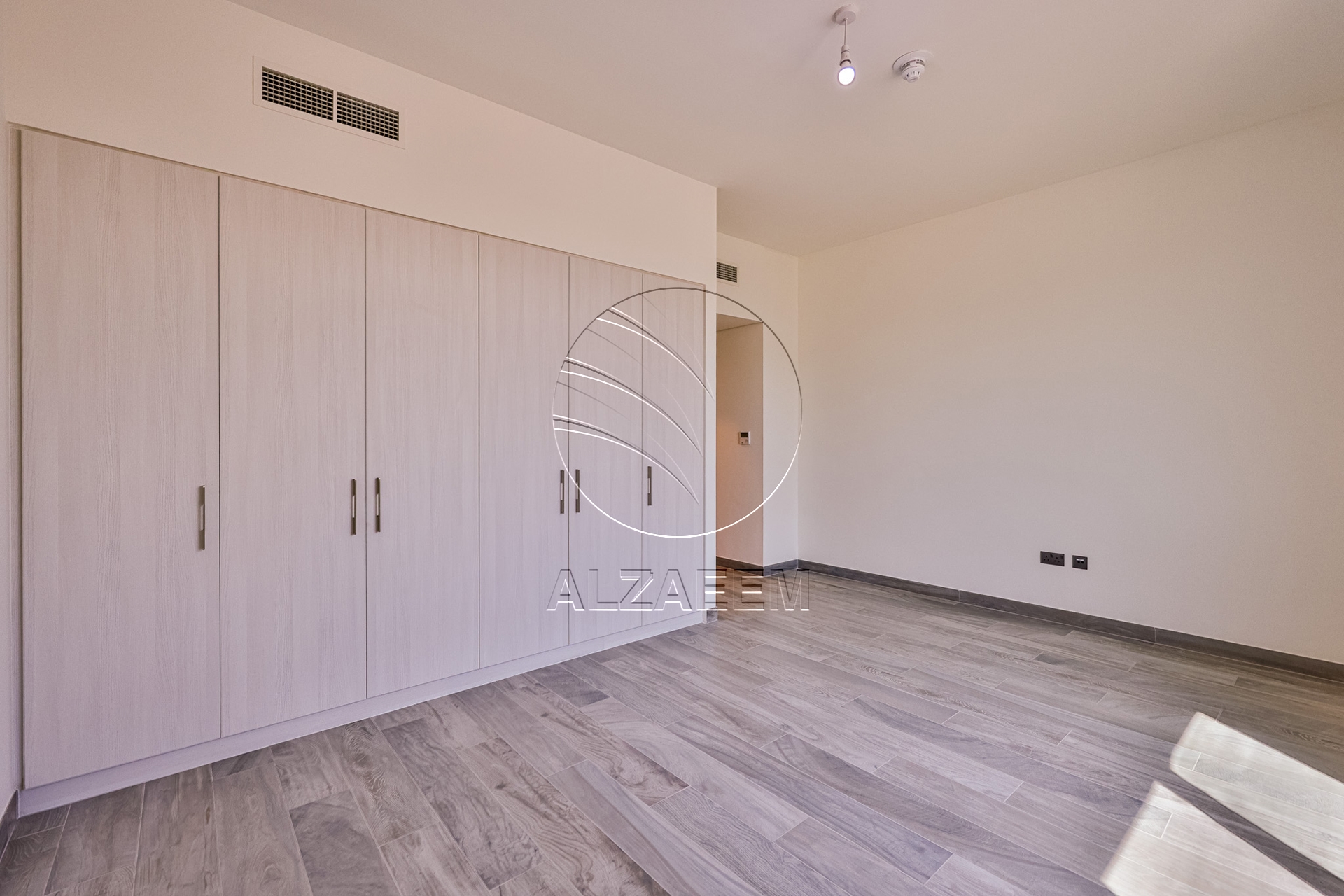 Single Row | Semi Corner and High End Location