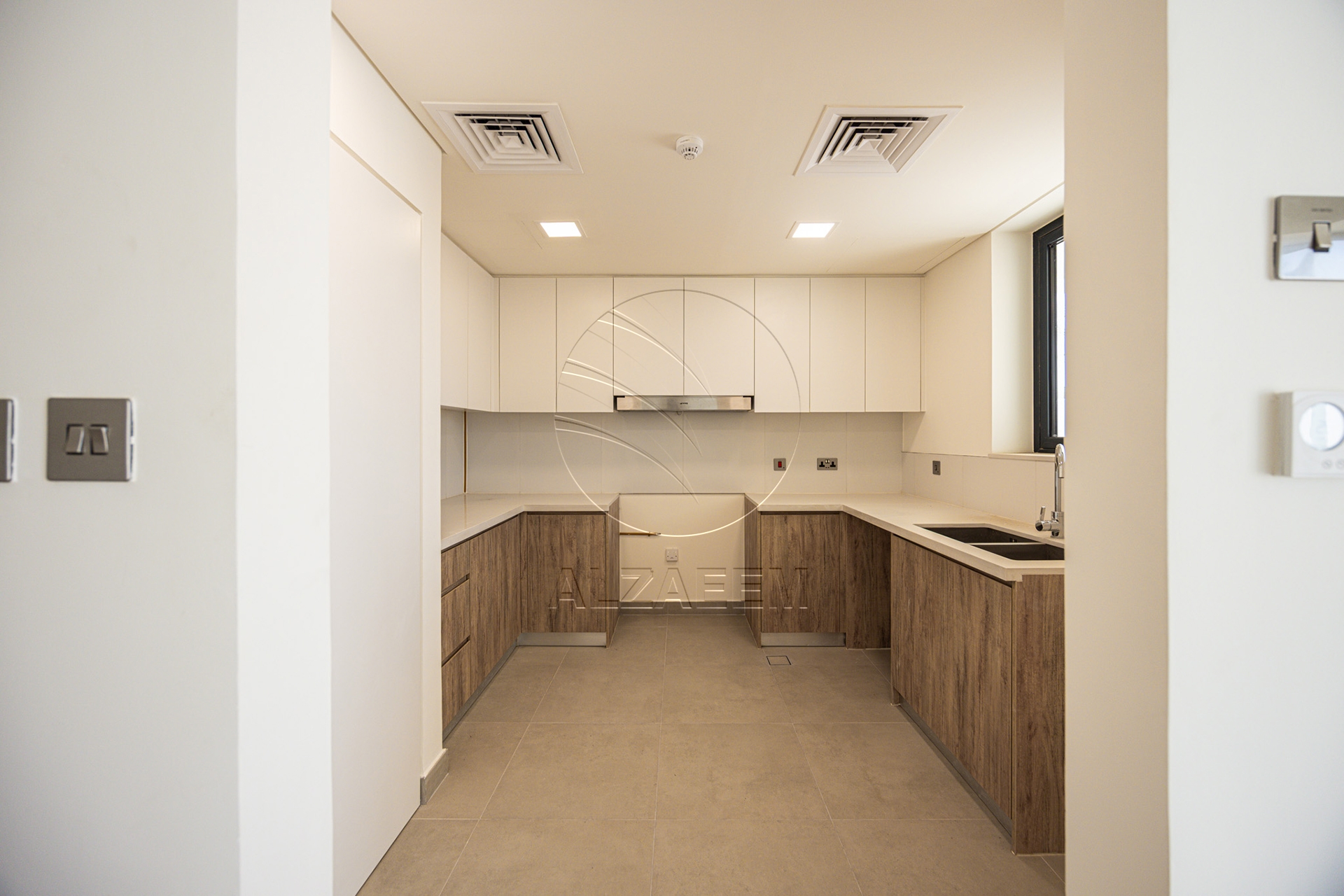 VACANT! 3BR TH | Prime Location | Modern Design