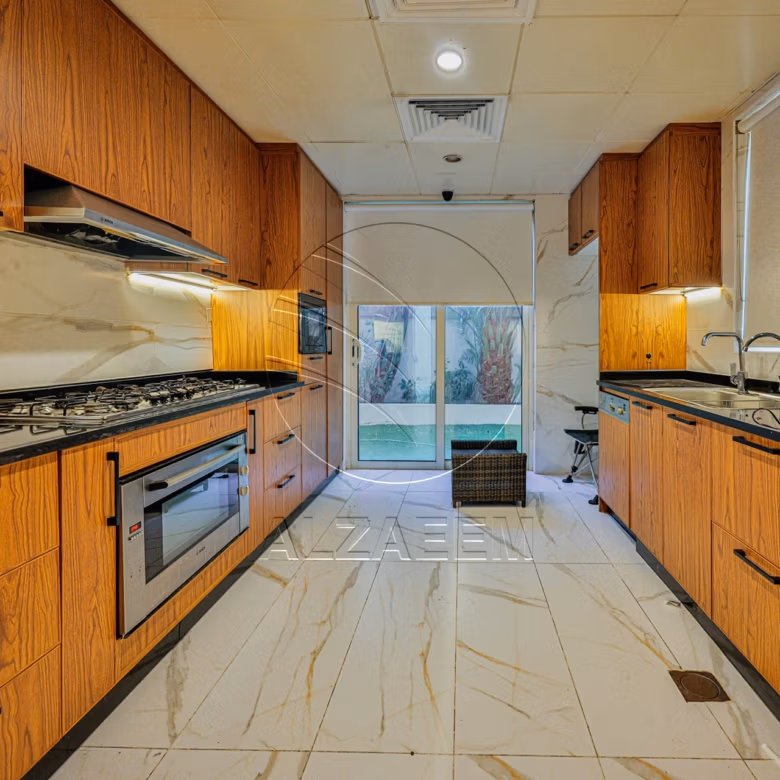 √ Private Pool | Type A | Tenanted | CORNER √